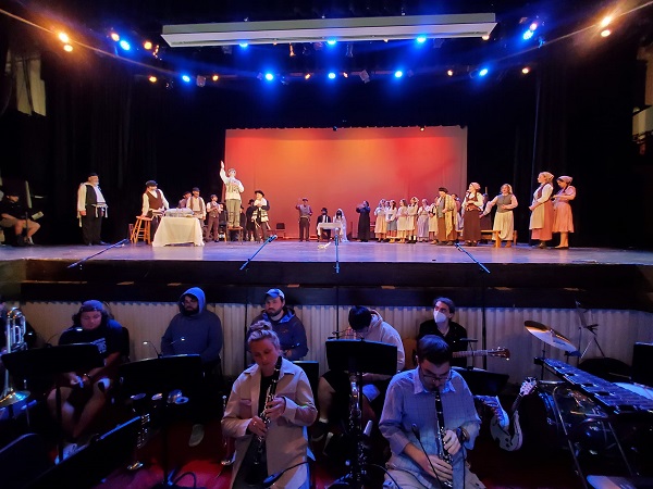 fiddler on the roof cast and orchestra