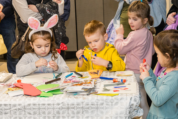 kids doing crafts